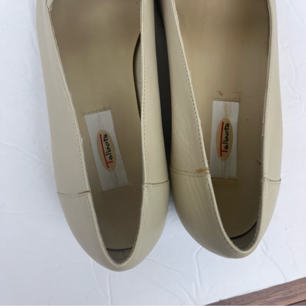Talbots cream flat loafer shoe in woman’s 8.5 - Picture 9 of 11